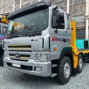 Hyundai Trago 14-Wheeler Self | PostAds PH