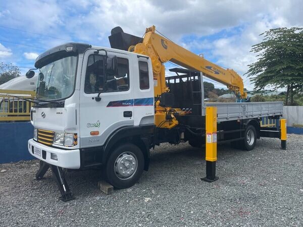 7 Tons Boom Truck/ Cargo Crane Truck
