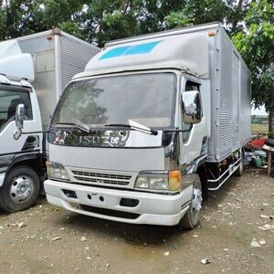 Isuzu Elf Closevan with side door 17ft NPR | PostAds PH