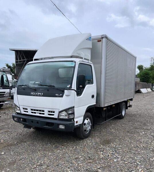 15ft Closedvan with powertailgate NPR