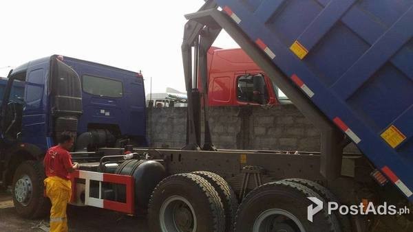 10 WHEELER DUMP TRUCK SINOTRUK HOWO A7 