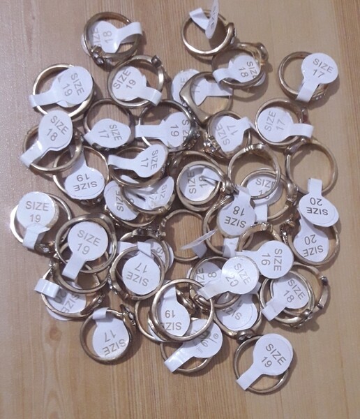 40 GOLD RINGS WITH CZ DIAMONDS SIZES 16 to 20 BRAND NEW !!!