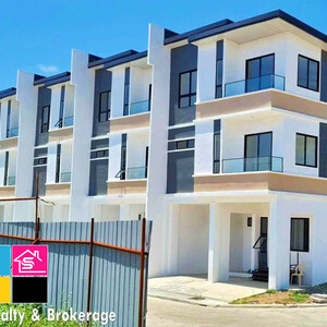 3 Storey Townhouse For Sale in Talamban Cebu City near North General Ho | PostAds PH