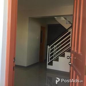 House and lot in Sunnyside Heights Batasan hills Quezon City Front Uni | PostAds PH