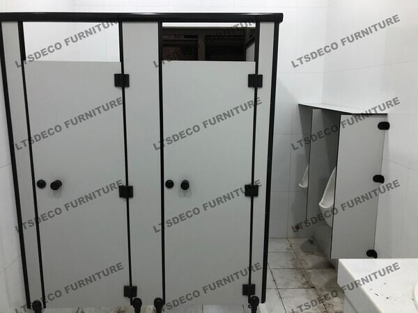 OFFICE PARTITION/ TOILET CUBICLES/ PHENOLIC BOAR /TOILET PARTITION