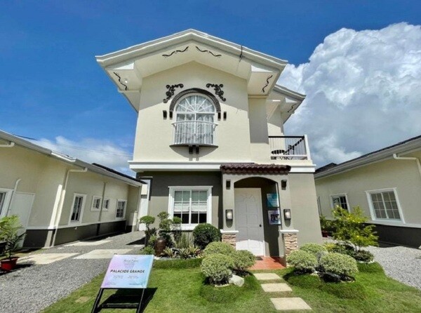 PRESELLING 4BR HOUSE TOLEDO CEBU ROYAL PALMS 