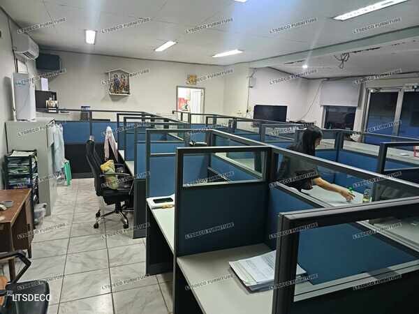 TWO TONE WORKSTATION WITH GLASS DIVIDER , OFFICE PARTITION, & FURNITURE