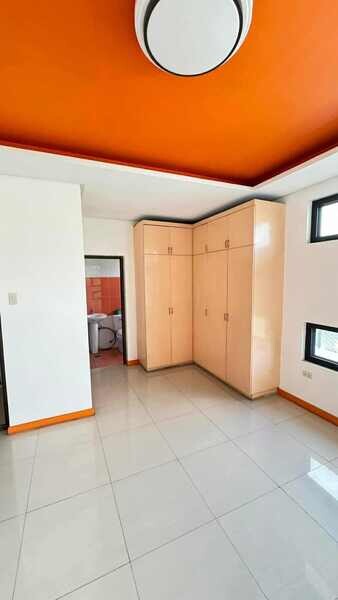 HOUSE & LOT For Sale Quezon City 3 BR 3 T/B 1 Car Garage 