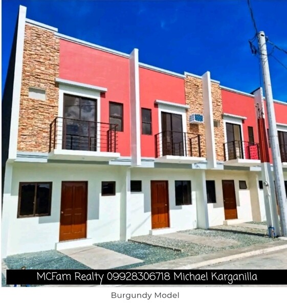 3BR Townhouse Villa Dulalia Marilao - Burgundy