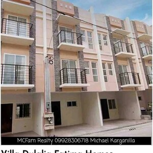 5BR Townhouse in Valenzuela | PostAds PH