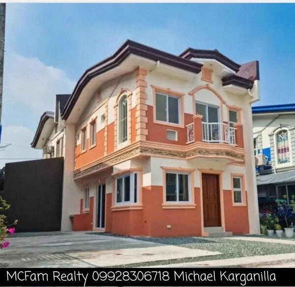 4BR House and Lot in Valenzuela - Flora DEVV
