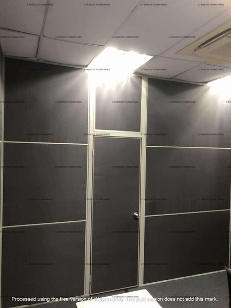 HIGH PANEL DIVIDER WITH DOOR 