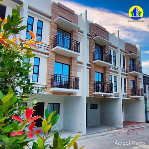 Townhouse For Sale in Valenzuela 4BR 3TB | PostAds PH