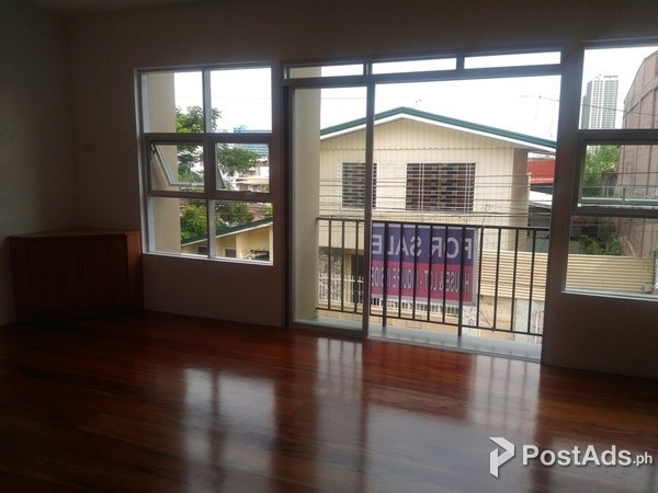 townhouse in brgy roxas quezon city