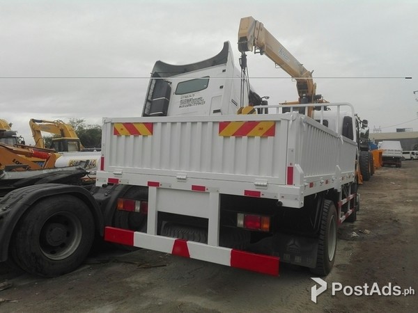 6 WHEELER BOOM TRUCK SINOTRUK BRAND NEW