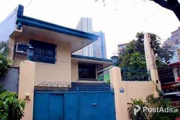 4-Bedroom House & Lot near España Rotonda, Prime Location, Corner Lot