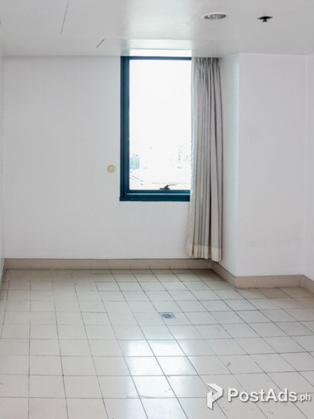 3 Bedroom, Semi Furnished condo in Luna Gardens