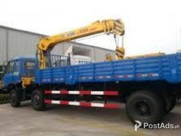 10 Wheeler HOWO A7 Boom Truck, 380HP         10 tons capacity  
