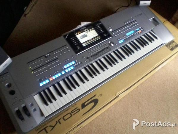 Yamaha Tyros5 76-key Arranger Workstation Keyboard